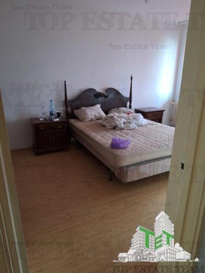 Apartament 2 camere de vanzare in zona Pajura