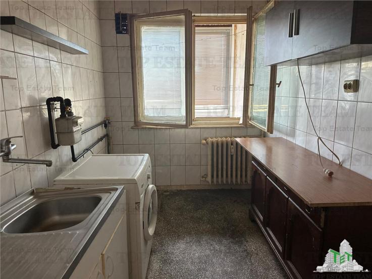 Apartament 2 camere de vanzare in zona Pajura