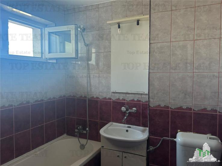 Apartament 2 camere de vanzare in zona Pajura