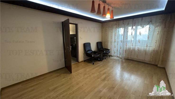 Apartament 4 camere decomandat 2 bai 2 balcoane bloc 1983 metrou Dristor