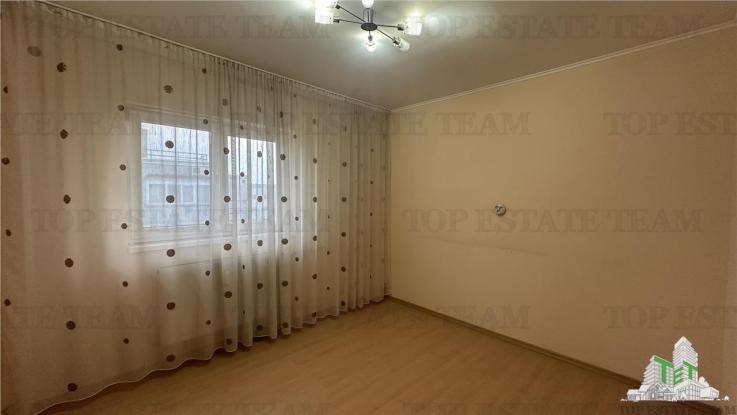 Apartament 4 camere decomandat 2 bai 2 balcoane bloc 1983 metrou Dristor