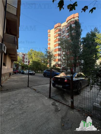 Demisol de vanzare, 330 mp in zona 13 Septembrie