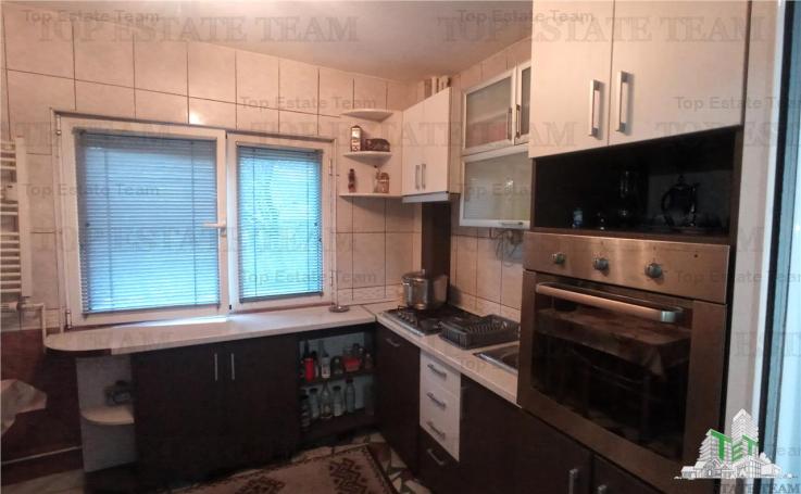 Apartament 3 camere de vanzare, zona Stefan cel Mare