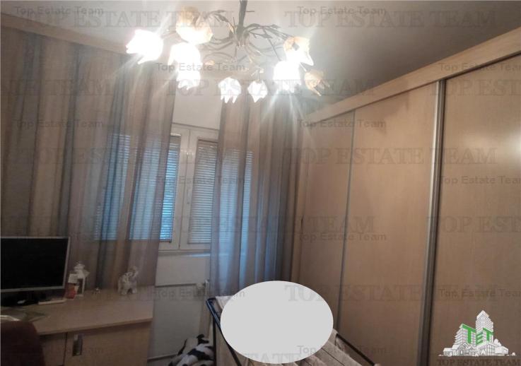 Apartament 3 camere de vanzare, zona Stefan cel Mare