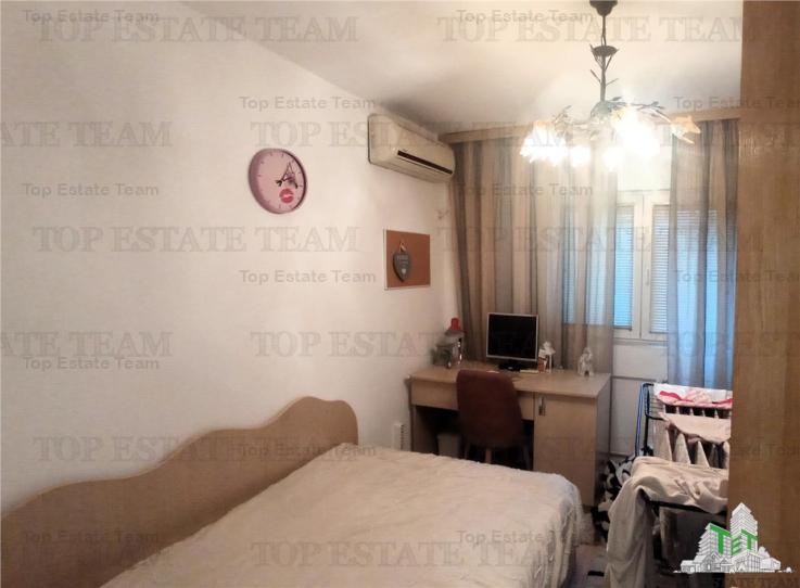 Apartament 3 camere de vanzare, zona Stefan cel Mare