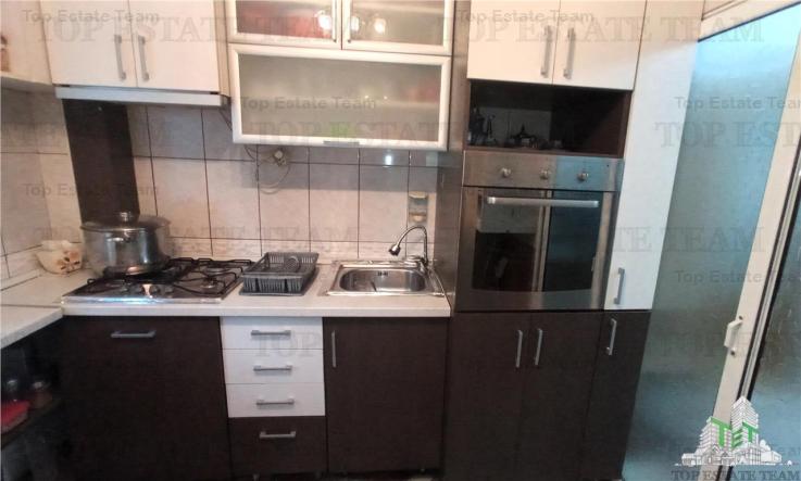 Apartament 3 camere de vanzare, zona Stefan cel Mare