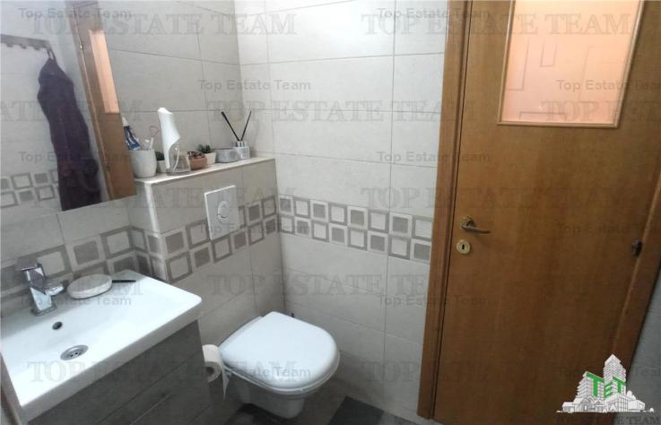 Apartament 3 camere de vanzare, zona Stefan cel Mare