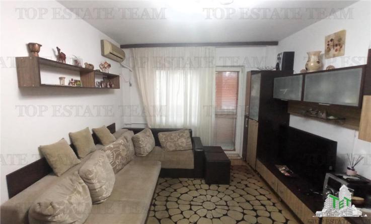 Apartament 3 camere de vanzare, zona Stefan cel Mare