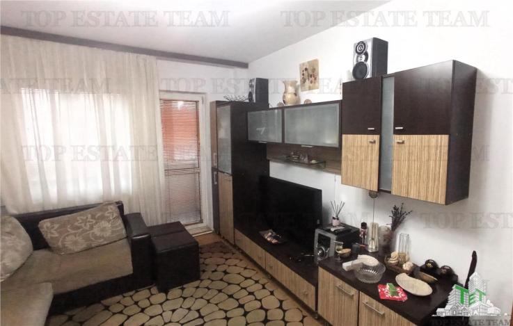 Apartament 3 camere de vanzare, zona Stefan cel Mare