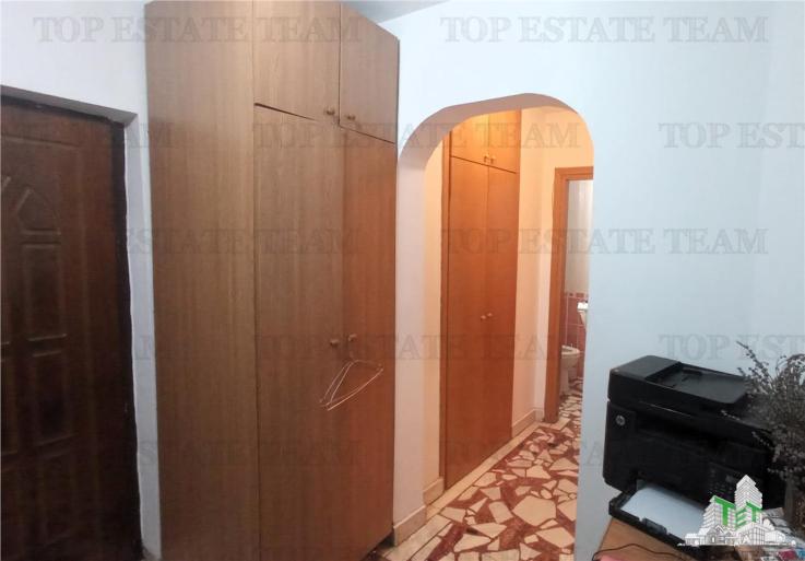 Apartament 3 camere de vanzare, zona Stefan cel Mare