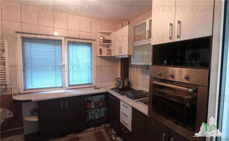 Apartament 3 camere de vanzare, zona Stefan cel Mare