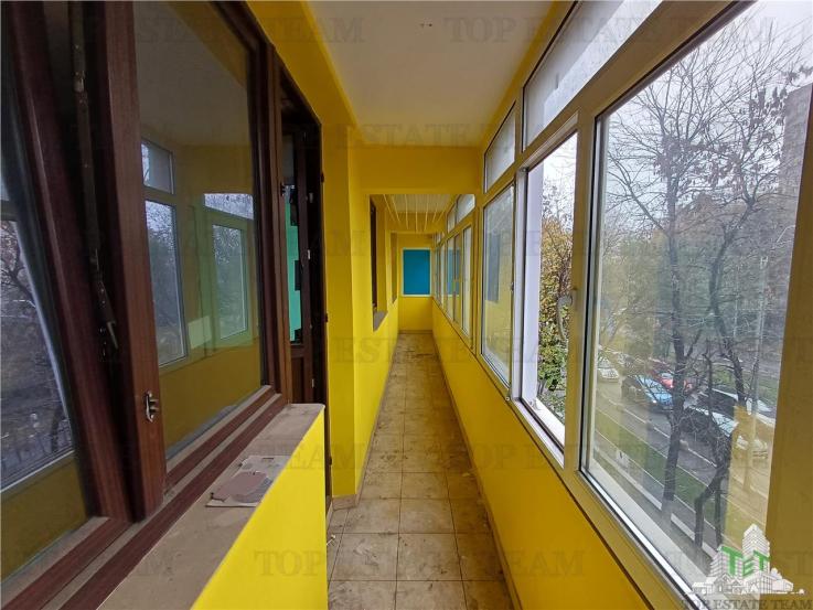 De vanzare apartament decomandat 3 camere