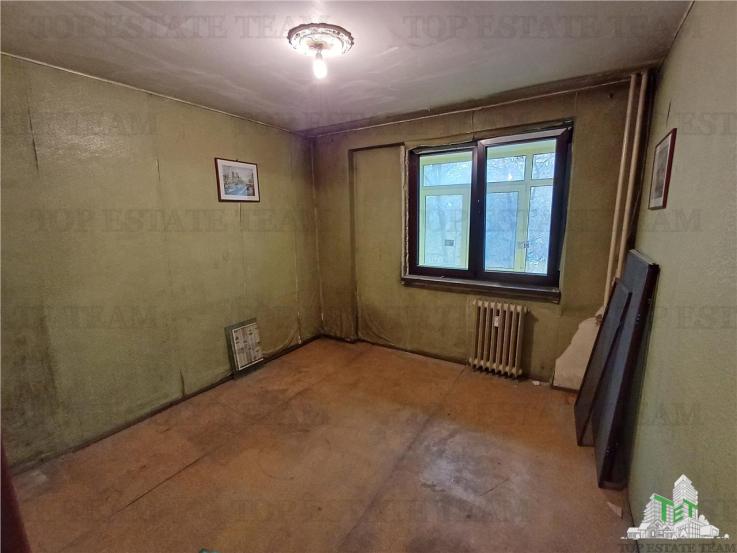 De vanzare apartament decomandat 3 camere