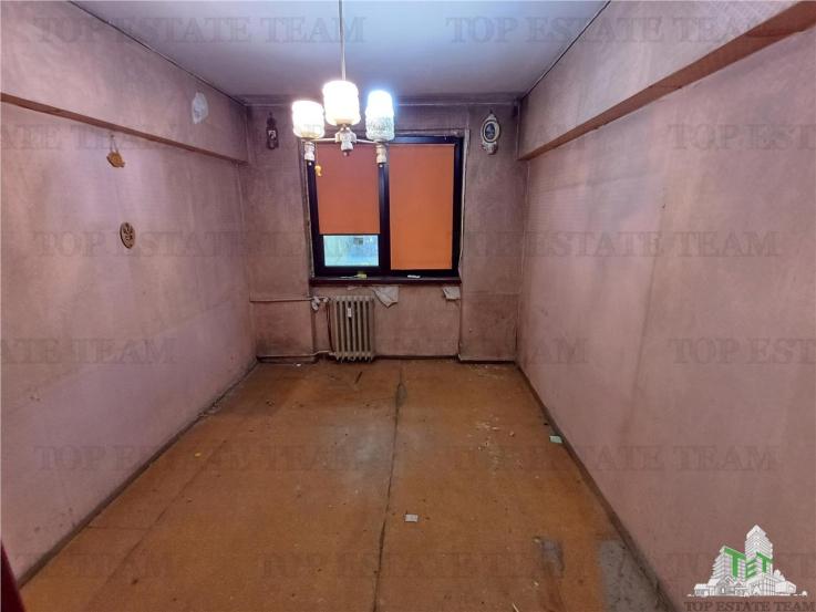 De vanzare apartament decomandat 3 camere