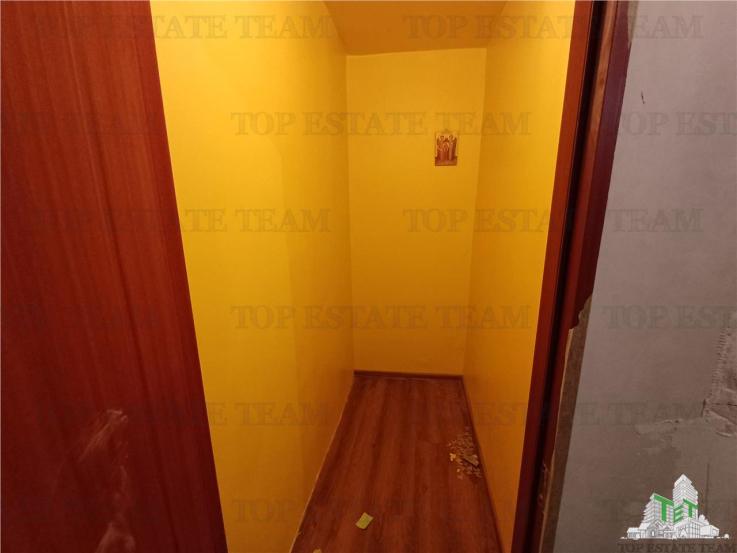 De vanzare apartament decomandat 3 camere