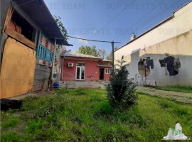 Teren generos 370 mp cu casa demolabila, deschidere la strada asfaltata