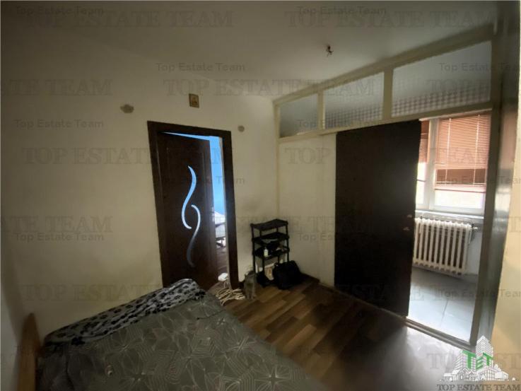 Apartament 2 camere de vanzare, zona Baicului