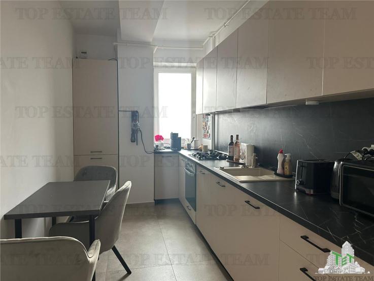 Apartament 3 camere de vanzare in zona Sisesti