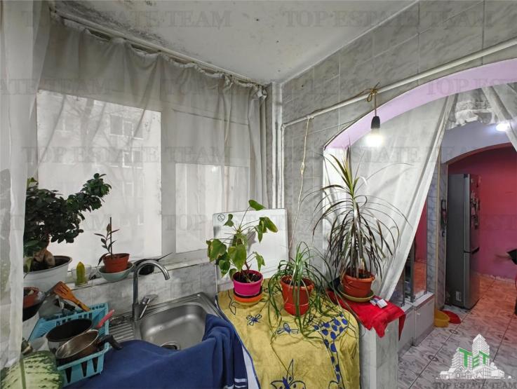 Apartament 3 Camere Etaj 1 Decomandat 61 MP Giulesti