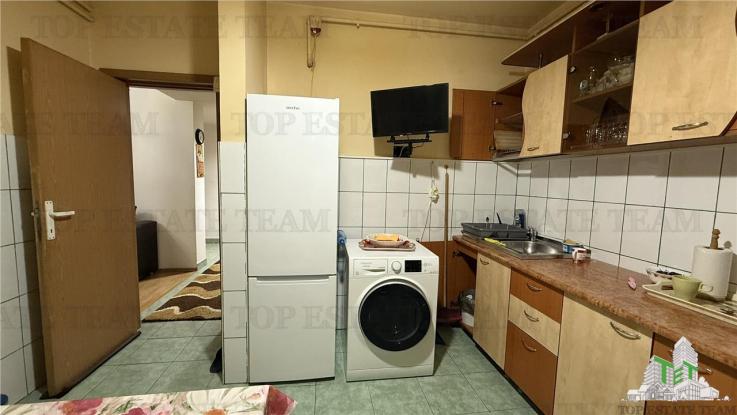 Apartament 3 camere 2 bai decomandat centrala proprie metrou Timpuri Noi