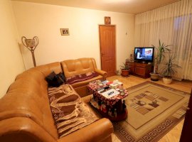 Apartament 3 camere, etaj 3, zona Sagului