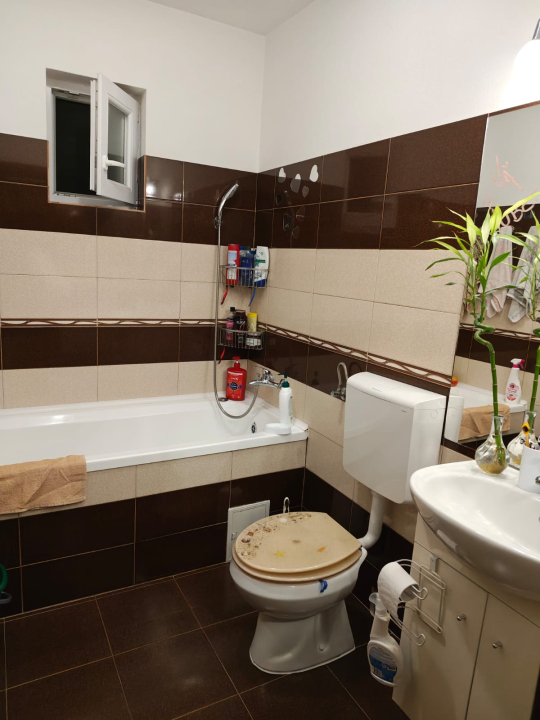 Apartament 3 camere zona Lipovei