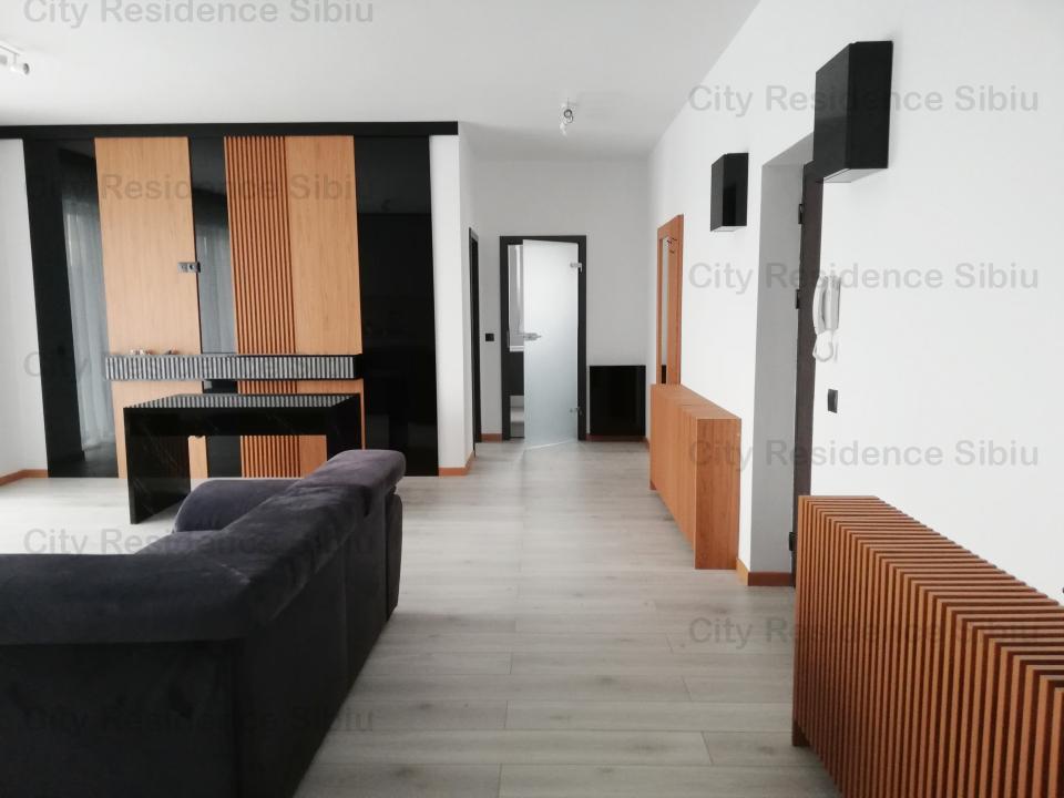 Penthouse cu 3 camere de inchiriat, City Residence, nou, modern