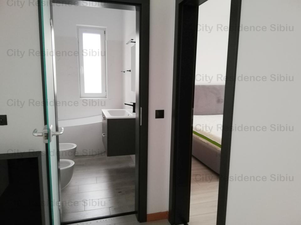 Penthouse cu 3 camere de inchiriat, City Residence, nou, modern