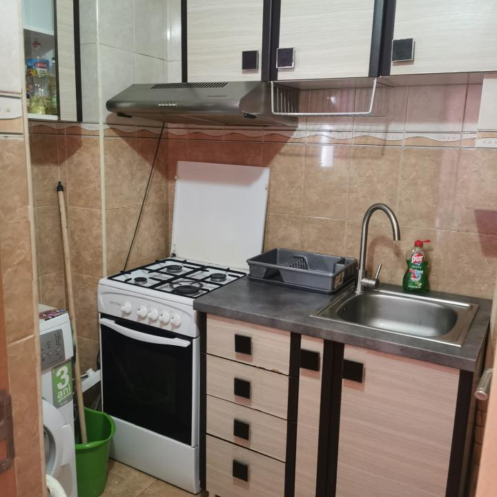 270 Euro! Garsoniera in zona Granit, et 1, la strada