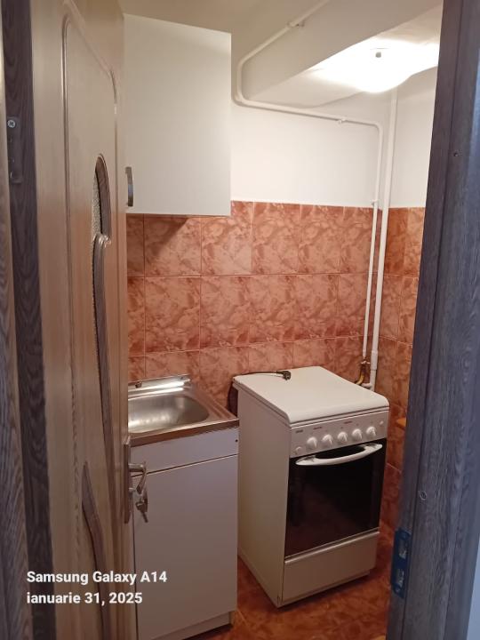 260Euro! Garsoniera Galata, et 1, renovata