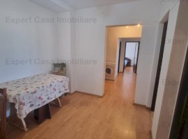 Apartament 3 camere Decomandat. Hala Centrala. etaj intermediar