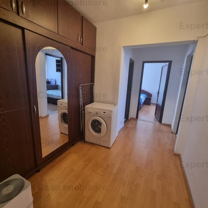 Apartament 3 camere Decomandat. Hala Centrala. etaj intermediar