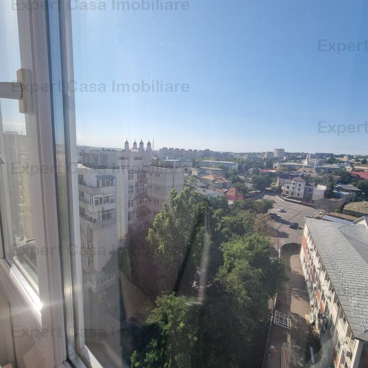 Apartament 3 camere Decomandat. Hala Centrala. etaj intermediar