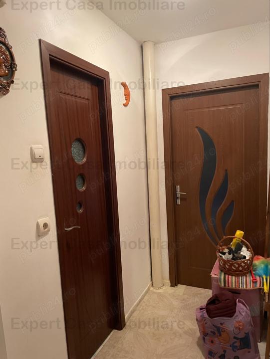 Apartament 3 camere,etajul 1,Piata Chirila, 70000 euro