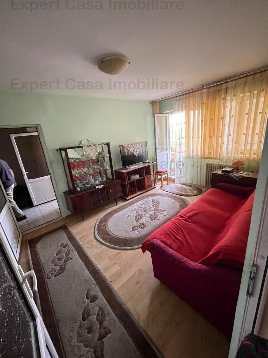 Apartament 3 camere,Piata Chirila-Tatarasi