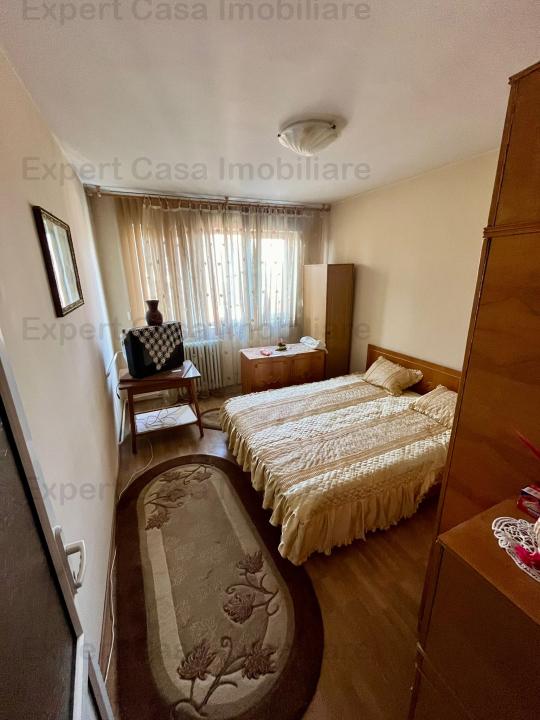 Apartament 3 camere,Piata Chirila-Tatarasi