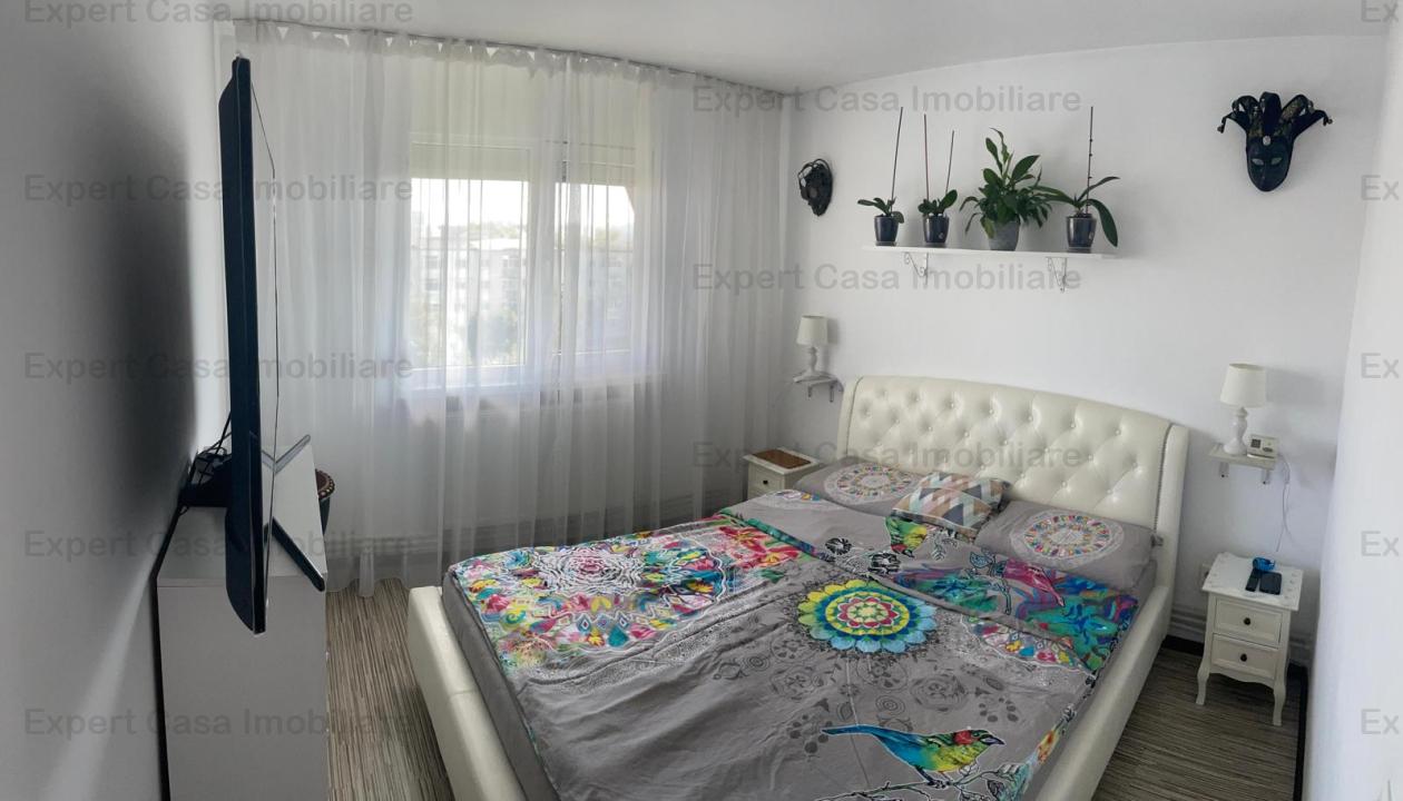 Apartament 3 camere,piata Alexandru cel Bun