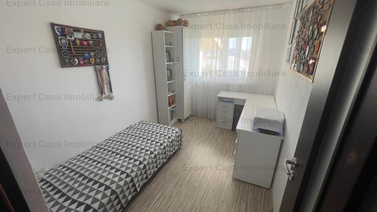 Apartament 3 camere,piata Alexandru cel Bun