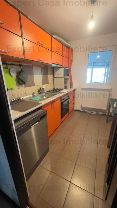 Apartament 3 camere,piata Alexandru cel Bun