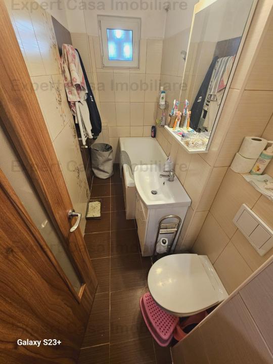 Apartament cu 3 camere in Alexandru Cel Bun 