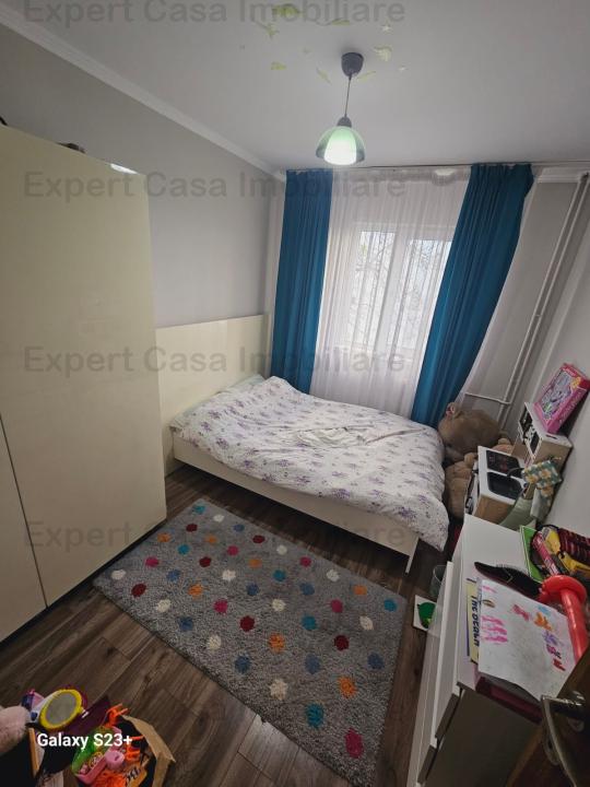 Apartament cu 3 camere in Alexandru Cel Bun 