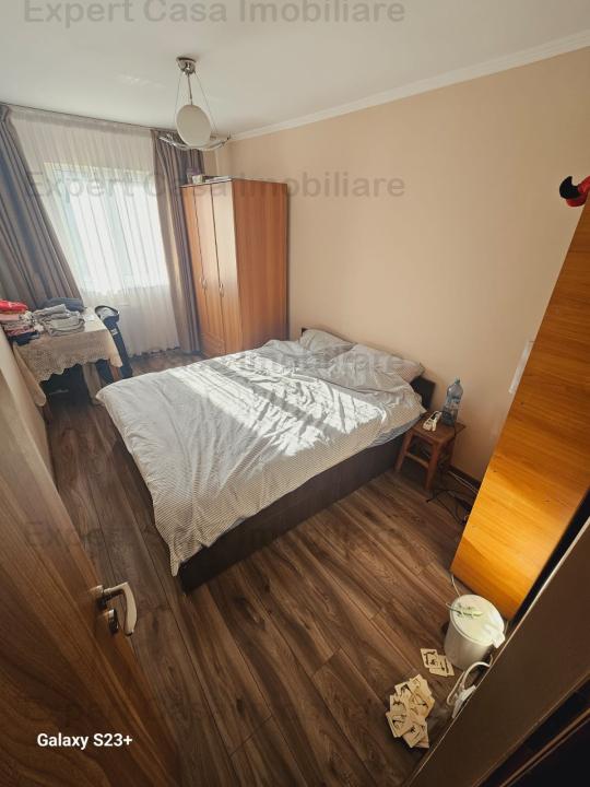 Apartament cu 3 camere in Alexandru Cel Bun 