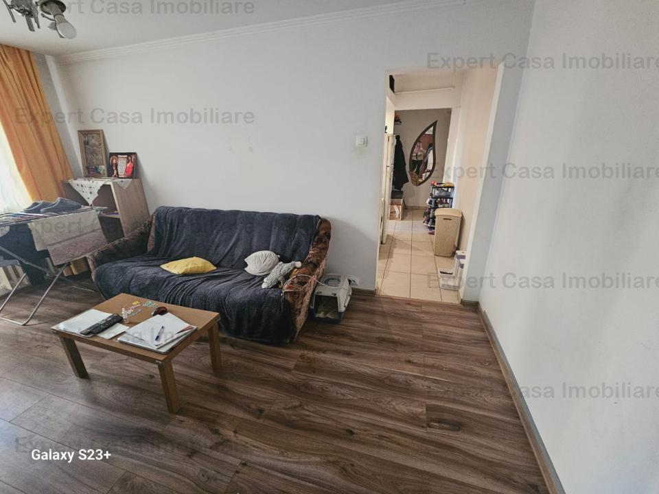 Apartament cu 3 camere in Alexandru Cel Bun 