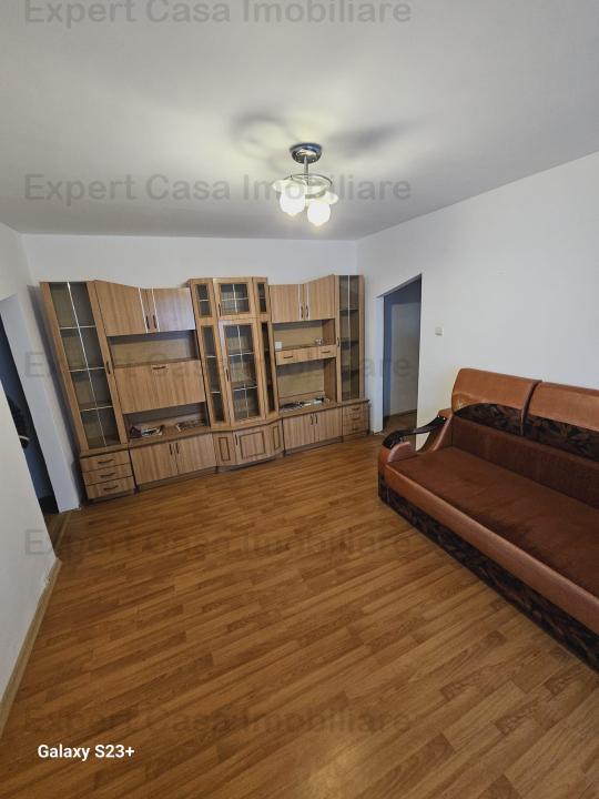 Apartament cu 3 camere semidecomandat Dacia