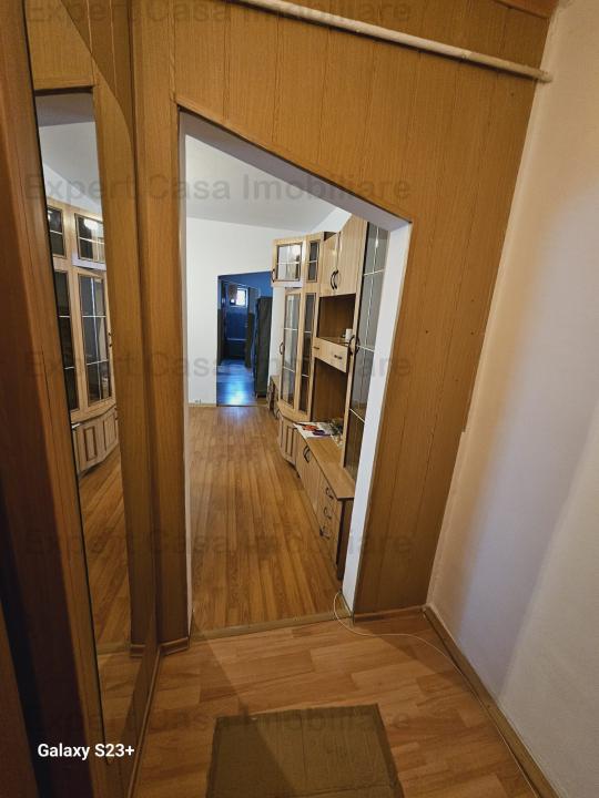 Apartament cu 3 camere semidecomandat Dacia