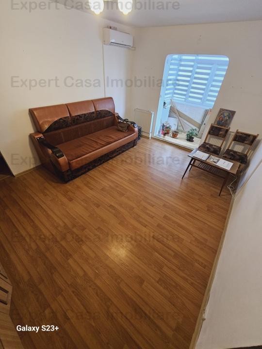 Apartament cu 3 camere semidecomandat Dacia