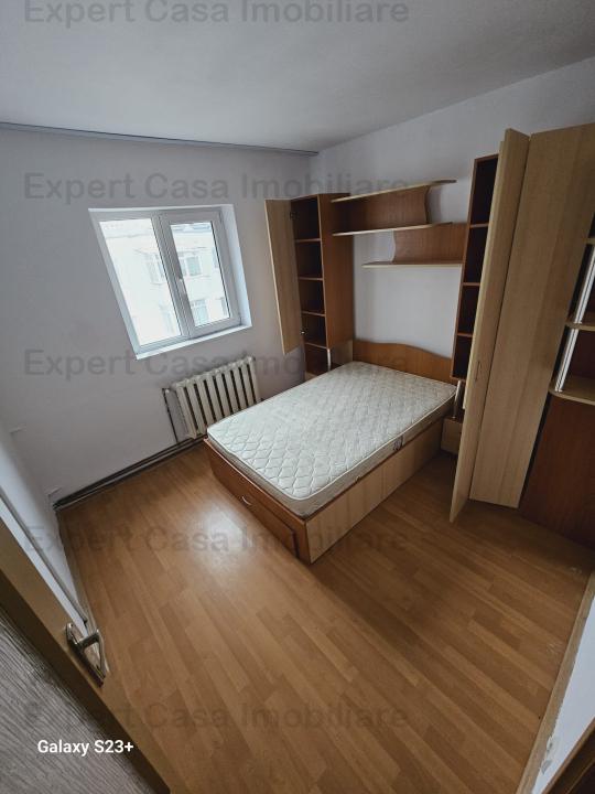 Apartament cu 3 camere semidecomandat Dacia