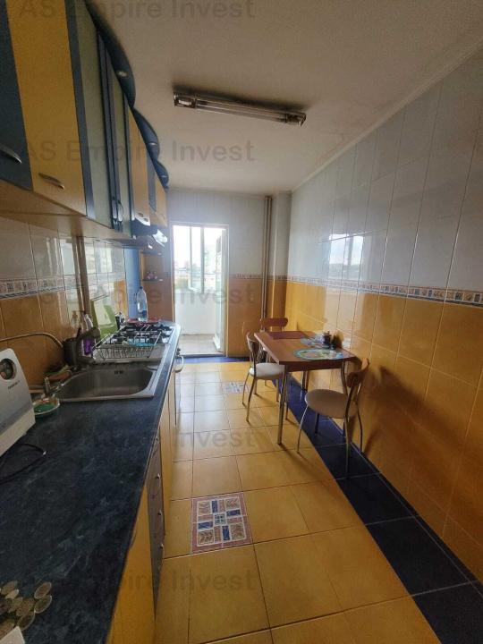 Apartament 3 camere decomandat - zona Astra