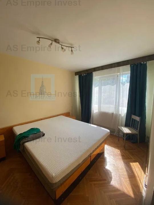 Apartament 3 camere - zona Centrul Civic