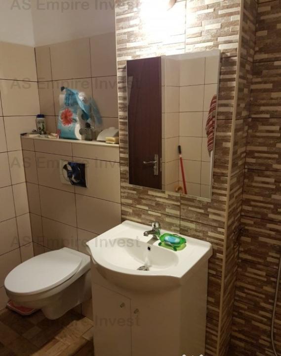 Apartament 3 camere decomandat - zona Tractorul